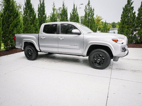 Used 2021 Toyota Tacoma SR5 RWD image 11
