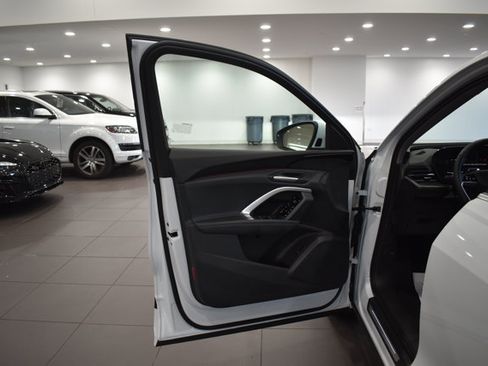 Used 2025 Audi Q5 Premium w/ Convenience Package AWD/4WD image 9