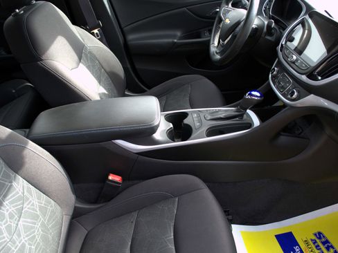 Used 2017 Chevrolet Volt LT w/ Comfort Package image 14