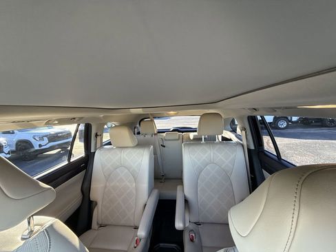 Used 2021 Toyota Highlander Platinum image 11