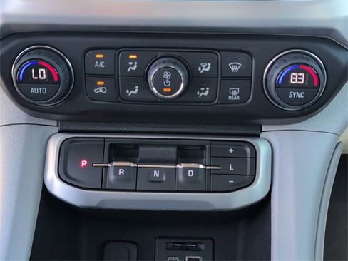 Used 2022 GMC Acadia SLT w/ Technology Package image 21