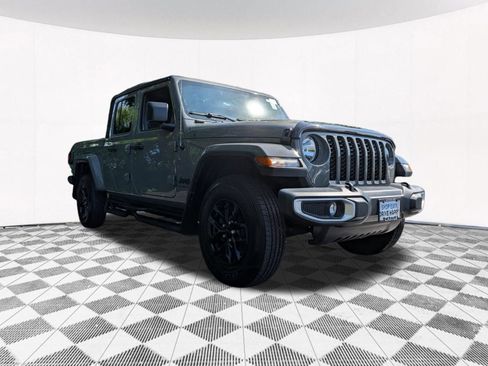 Used 2023 Jeep Gladiator Sport AWD/4WD image 15