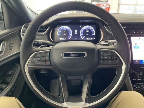 New 2025 Jeep Grand Cherokee L Limited w/ Black Appearance Package image 42