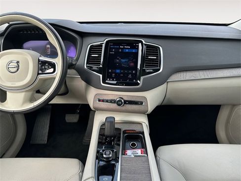 Used 2023 Volvo XC90 B6 Plus image 11