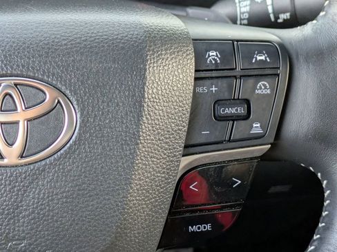 Used 2025 Toyota Camry SE image 21