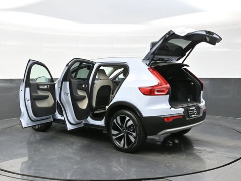 Used 2024 Volvo XC40 B5 Ultimate image 37