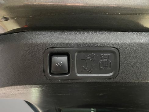 Used 2020 Ford Expedition XLT w/ Equipment Group 202A AWD/4WD image 22