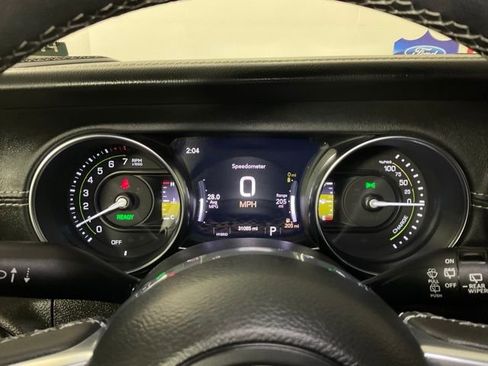 Used 2023 Jeep Wrangler Unlimited Sahara image 24