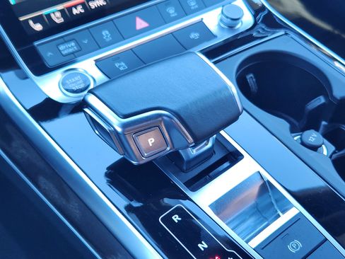 Used 2021 Audi Q8 Premium Plus image 11