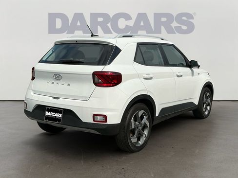 Used 2025 Hyundai Venue SEL FWD image 7