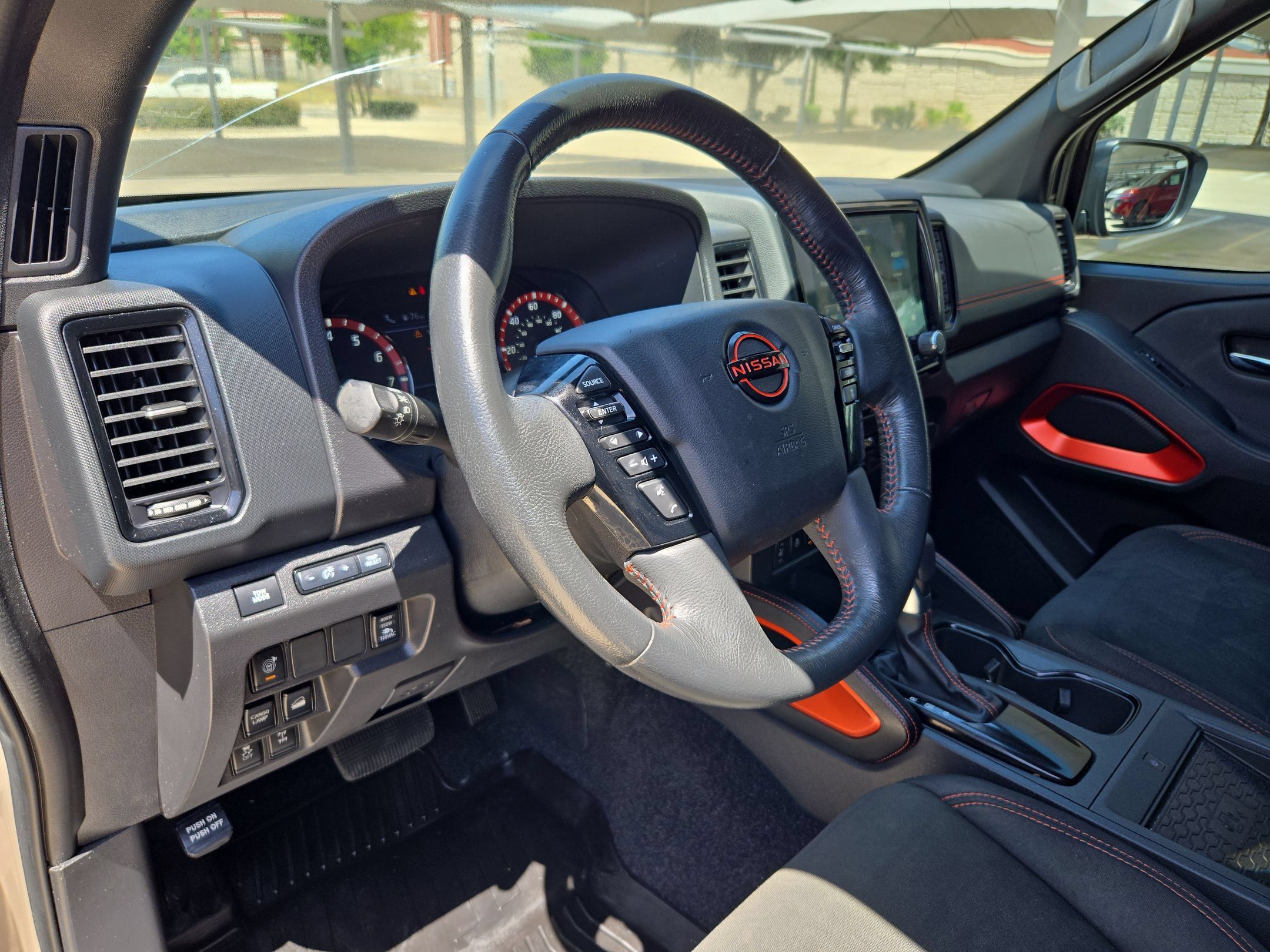 Used 2024 Nissan Frontier PRO-4X w/ Pro Convenience Package AWD/4WD image 10