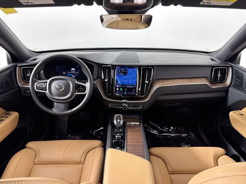 Used 2022 Volvo XC60 B5 Inscription FWD image 21