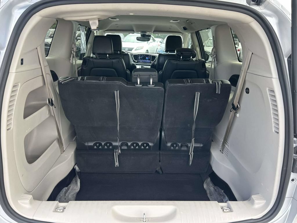 Used 2024 Chrysler Pacifica Touring-L FWD image 14