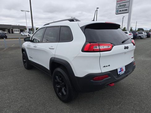 Used 2017 Jeep Cherokee Trailhawk image 6