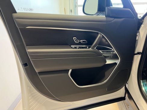 New 2025 Land Rover Range Rover SE image 27