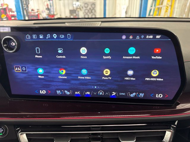 Used 2025 Chevrolet Traverse RS AWD/4WD image 37