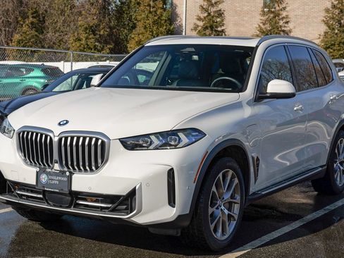Used 2024 BMW X5 xDrive50e AWD/4WD image 3
