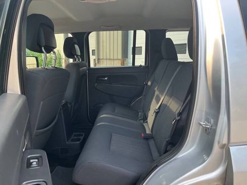 Used 2012 Jeep Liberty Sport AWD/4WD image 11