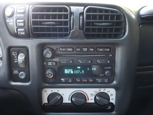 Used 2002 Chevrolet Blazer LS w/ Preferred Equipment Group AWD/4WD image 26