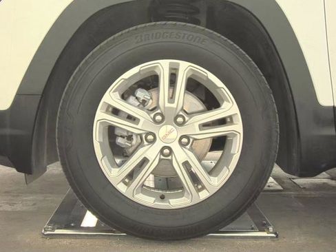 Used 2023 GMC Terrain SLE w/ Driver Convenience Package image 24