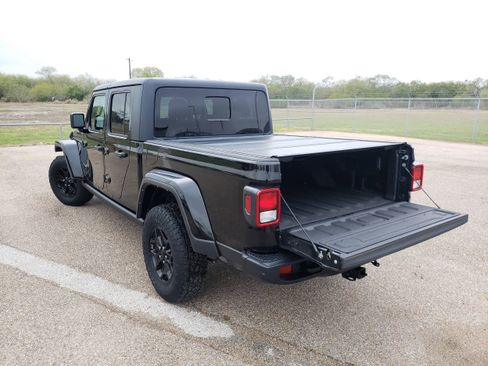 Used 2021 Jeep Gladiator Sport image 23