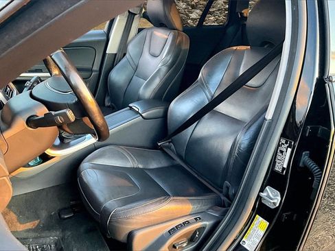 Used 2016 Volvo V60 T5 Cross Country w/ Climate Package image 22