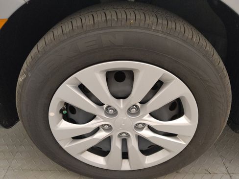 Used 2025 Kia Soul LX FWD image 31