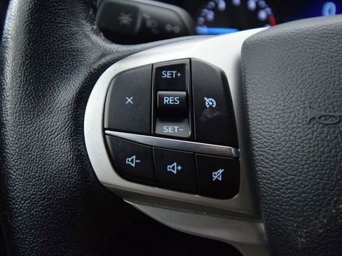 Used 2022 Ford Explorer XLT image 31