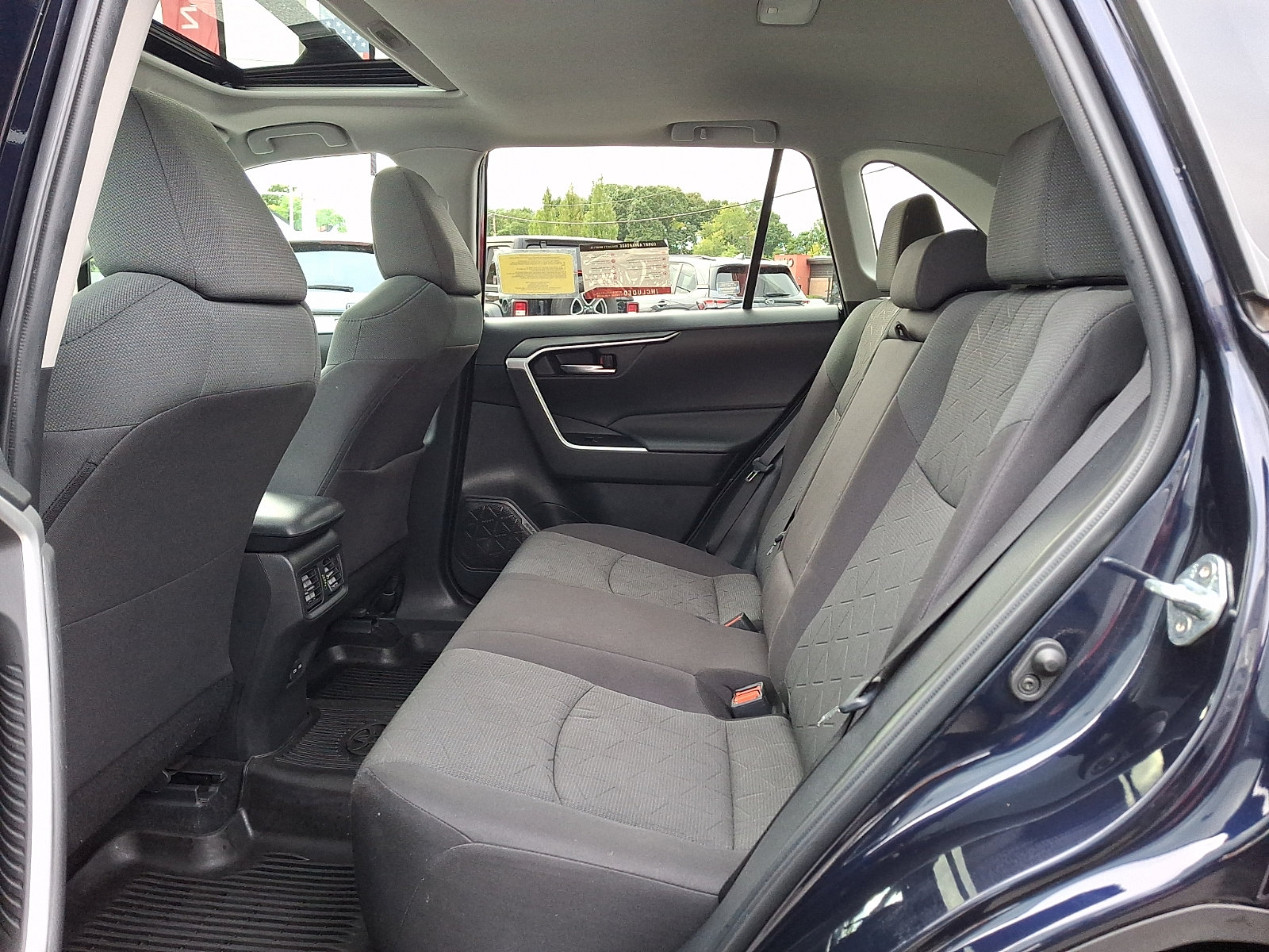 Used 2022 Toyota RAV4 XLE w/ Convenience Package AWD/4WD image 11