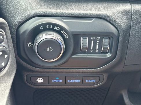 Used 2022 Jeep Wrangler Unlimited Sahara w/ Cold Weather Group AWD/4WD image 30