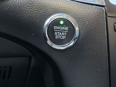 Used 2018 Ford Edge Titanium w/ Technology Package image 14