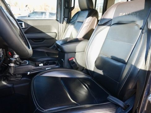 Used 2020 Jeep Wrangler Unlimited Sahara image 11