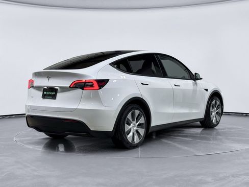Used 2021 Tesla Model Y 2WD image 3