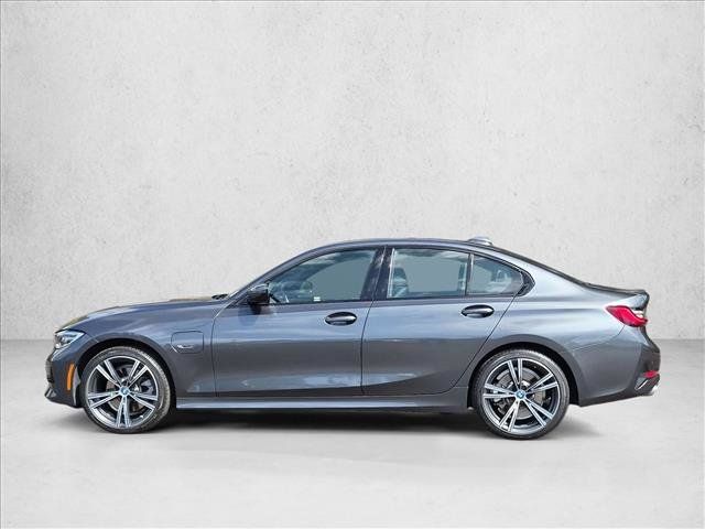 Certified 2022 BMW 330e w/ Premium Package RWD image 9