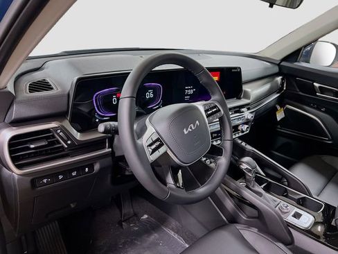 New 2025 Kia Telluride S image 9