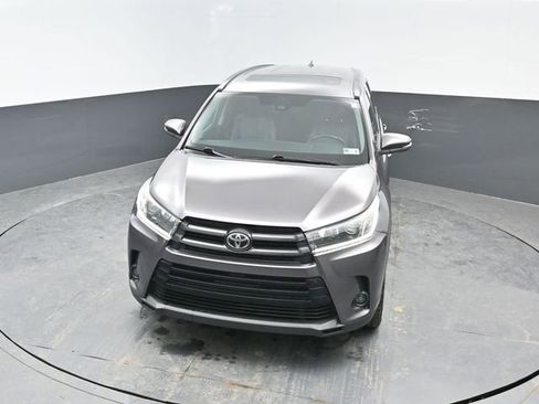 Used 2019 Toyota Highlander SE image 19