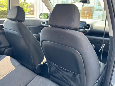 Used 2021 Hyundai Venue SE FWD image 28