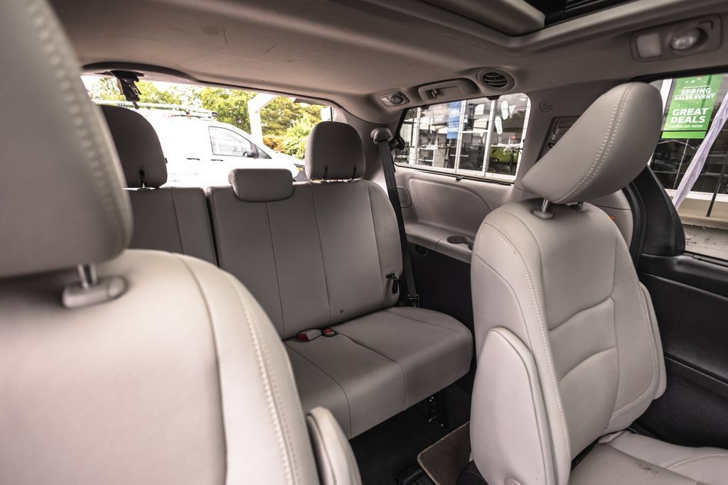 Used 2020 Toyota Sienna Limited AWD/4WD image 32