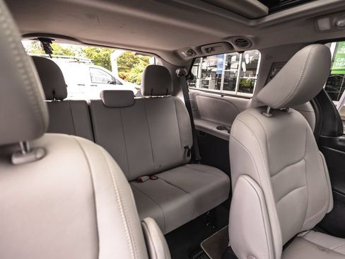 Used 2020 Toyota Sienna Limited AWD/4WD image 32
