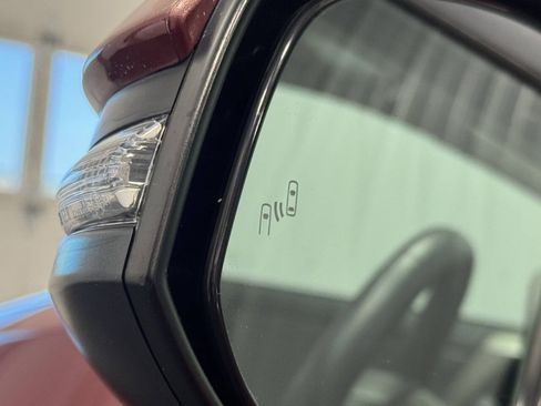 Used 2018 Toyota RAV4 XLE FWD image 9