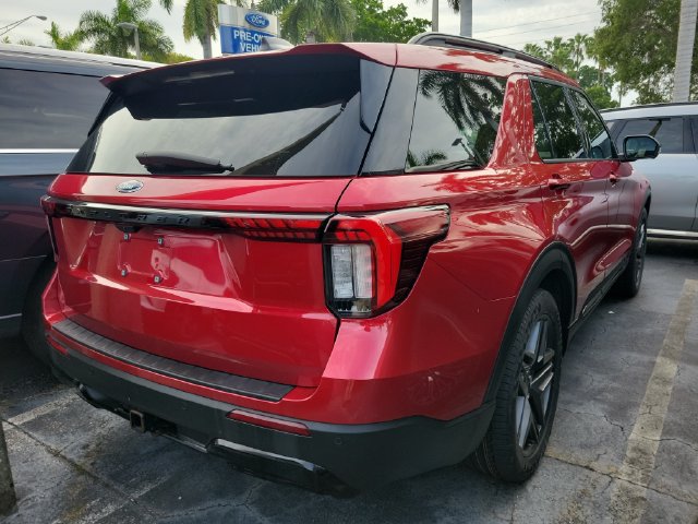 Certified 2025 Ford Explorer ST-Line w/ Premium Package RWD image 3