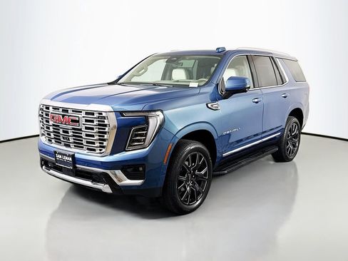 Used 2025 GMC Yukon Denali w/ Advanced Technology Package AWD/4WD image 3