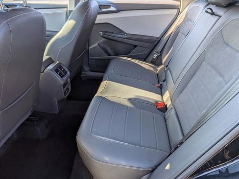 Used 2024 Volkswagen Taos SE image 18