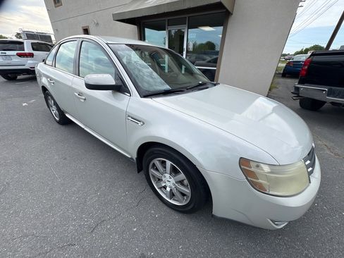Used 2008 Ford Taurus SEL image 8