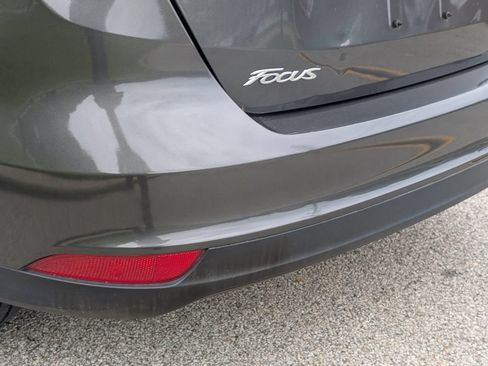 Used 2017 Ford Focus SE w/ Cold Weather Package FWD image 27