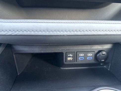 Used 2022 Toyota Highlander XLE image 25