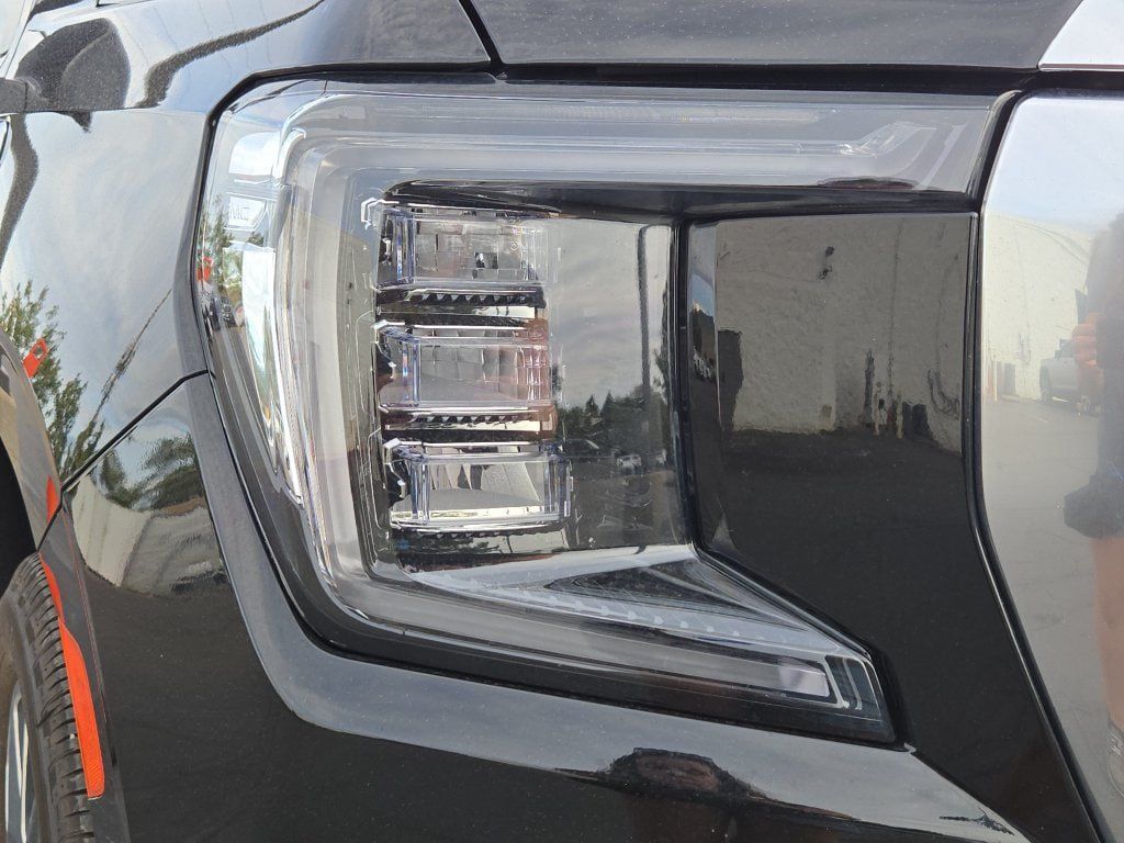 Certified 2024 GMC Yukon XL Denali AWD/4WD image 4