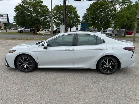 Used 2023 Toyota Camry SE w/ Cold Weather Package FWD image 8
