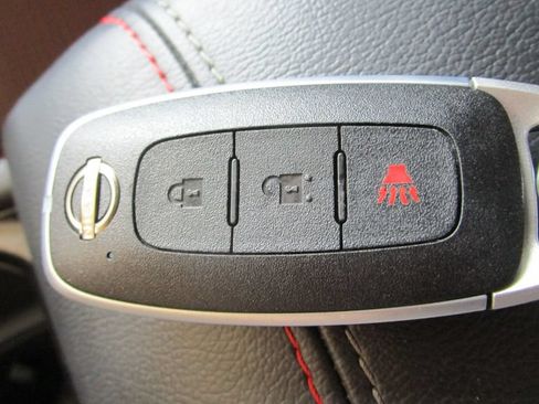 Used 2025 Nissan Kicks SR AWD/4WD image 42