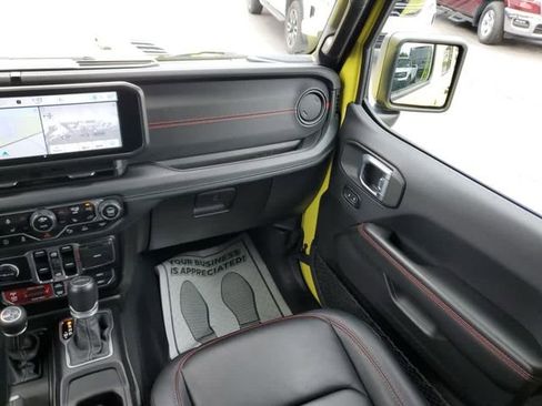 Used 2024 Jeep Gladiator Rubicon AWD/4WD image 16
